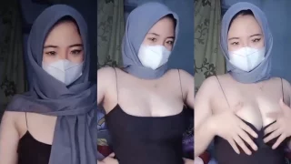 Bokep Indo Host Cantik Berhijab Remas Nenen Live